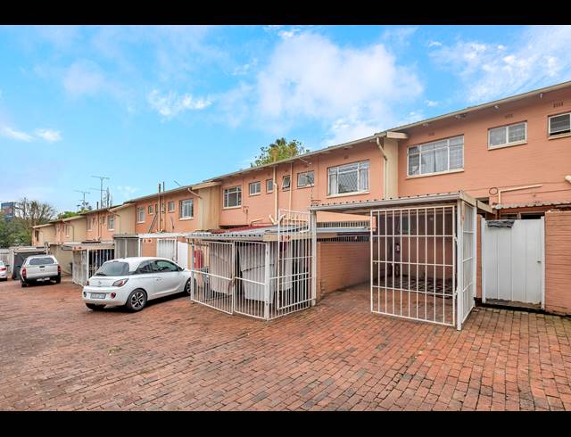 2 BEDROOM TOWNHOUSE FOR SALE IN WINDSOR EAST